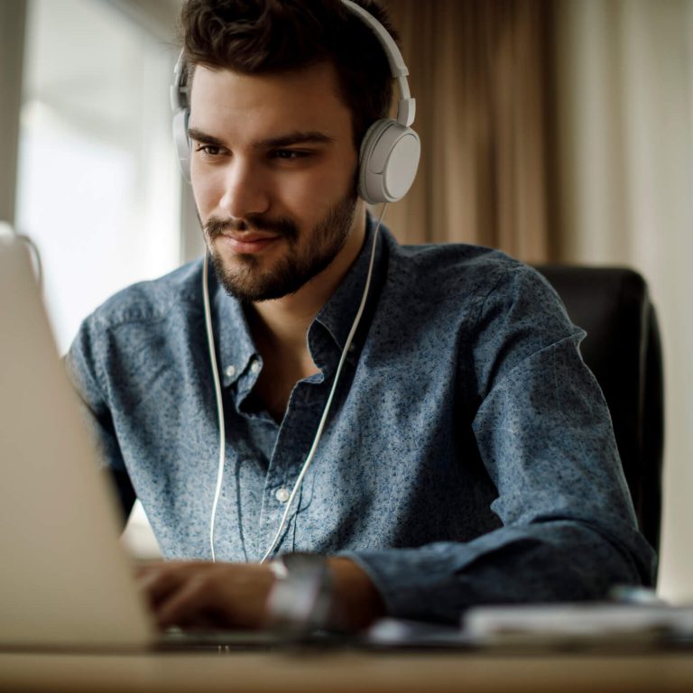 284148-x-vantagens-dos-cursos-online-que-voce-precisa-conhecer