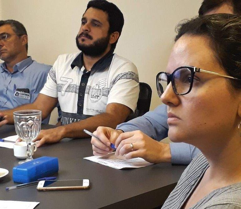 control ambiental investe no desenvolvimento de liderança
